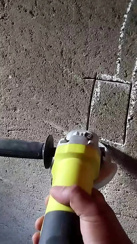 foto de Esmerilhadeira Angular Profissional 1100w Reais Motor De Cobre 115mm Com Protetor Punho Auxiliar E Trava De Eixo Kit Completo 220v Desoon