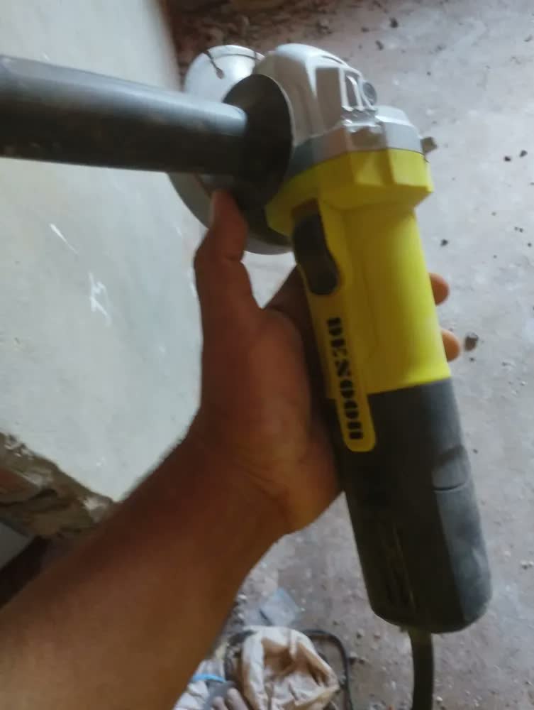foto de Esmerilhadeira Angular Profissional 1100w Reais Motor De Cobre 115mm Com Protetor Punho Auxiliar E Trava De Eixo Kit Completo 220v Desoon