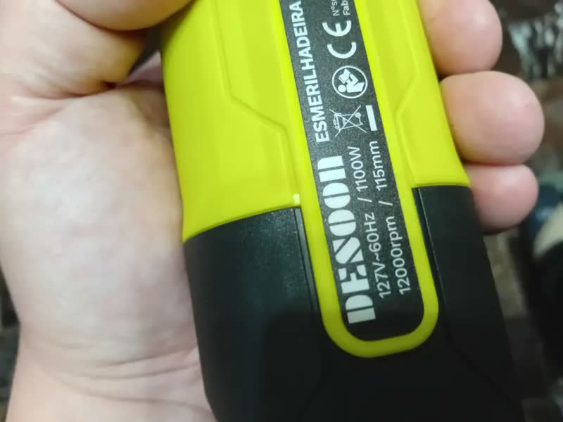 foto de Esmerilhadeira Angular Profissional 1100w Reais Motor De Cobre 115mm Com Protetor Punho Auxiliar E Trava De Eixo Kit Completo 220v Desoon