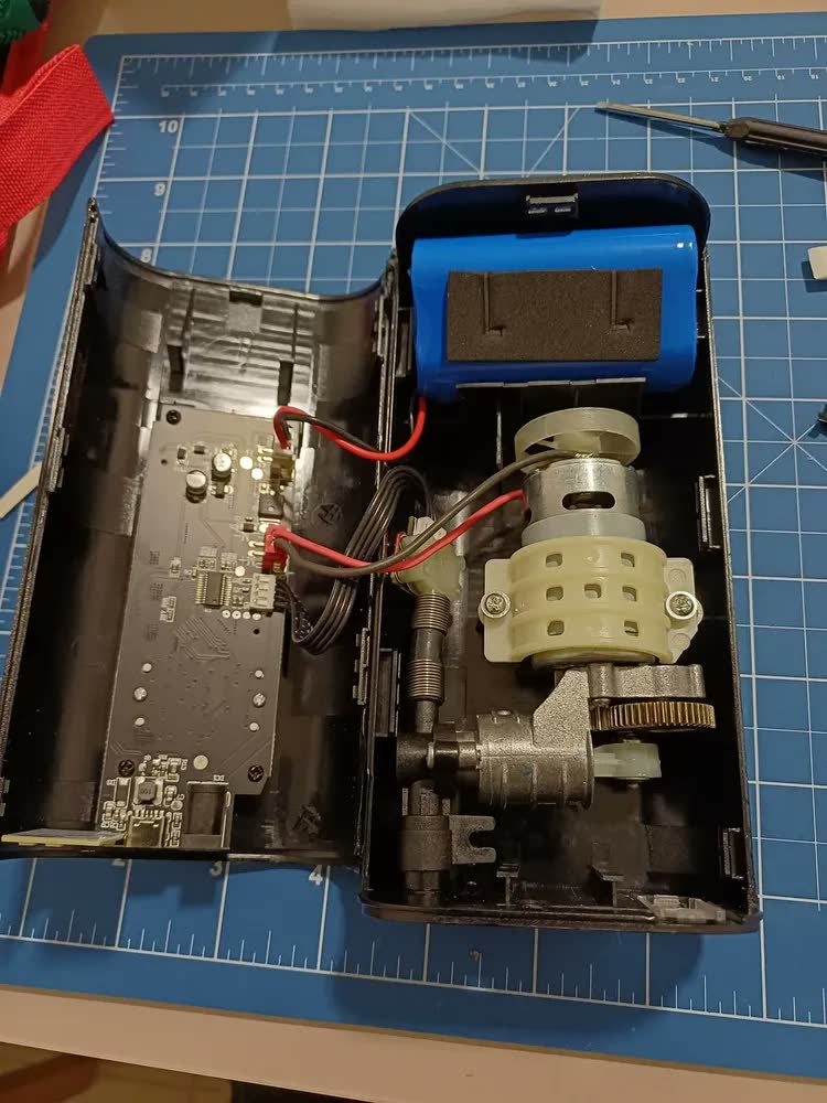 foto de Mini Compressor Ar Calibrador Encher Pneu 150 Psi 34 L/min Led E Display Portátil Digital Sortido Com Luzes Led Sos Emergência Encher Pneu Bomba De Ar 127/220V Para Carro Moto Bicicleta E Bola