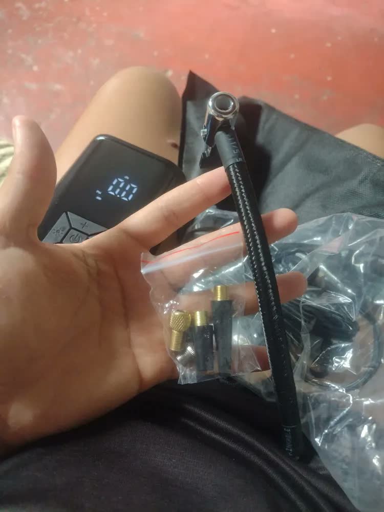 foto de Mini Compressor Ar Calibrador Encher Pneu 150 Psi 34 L/min Led E Display Portátil Digital Sortido Com Luzes Led Sos Emergência Encher Pneu Bomba De Ar 127/220V Para Carro Moto Bicicleta E Bola