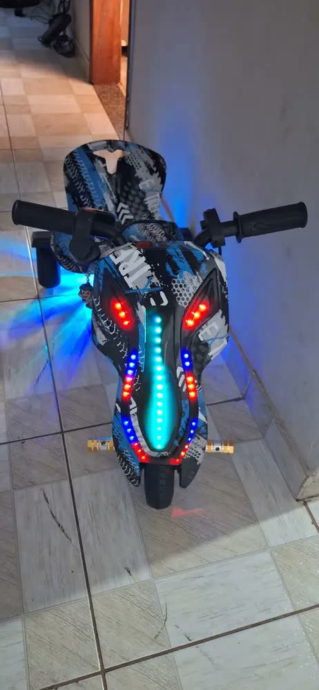 foto de Triciclo Elétrico Drift para Crianças com Motor de 250W e Autonomia de 30 km