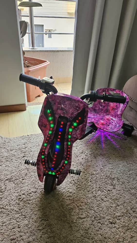 foto de Triciclo Elétrico Drift para Crianças com Motor de 250W e Autonomia de 30 km