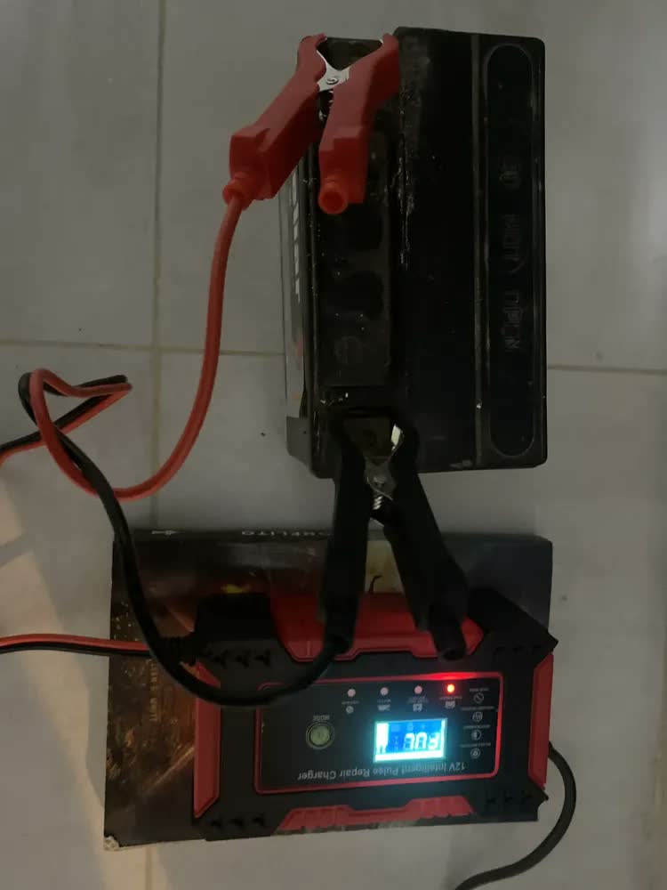 foto de Carregador Inteligente Bateria 12v 6a Portátil Rápido Automotiva Carro Moto Empilhadeira Caminhão Jet Sky Pholex