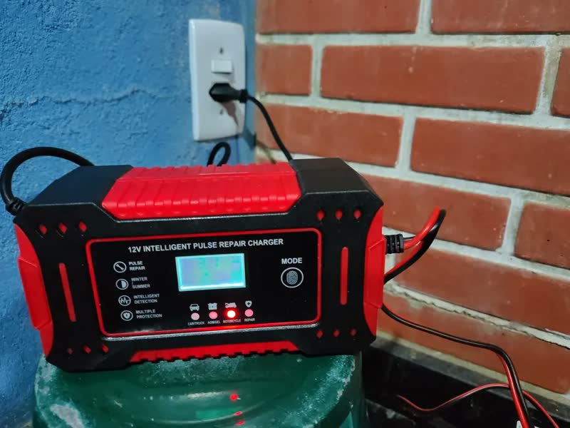 foto de Carregador Inteligente Bateria 12v 6a Portátil Rápido Automotiva Carro Moto Empilhadeira Caminhão Jet Sky Pholex