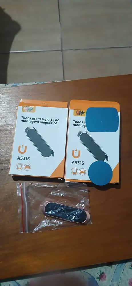 foto de Kit 2 Suportes Magnéticos Para Celular e GPS Veicular de Fixação Adesiva em Carro, Mesa ou Parede