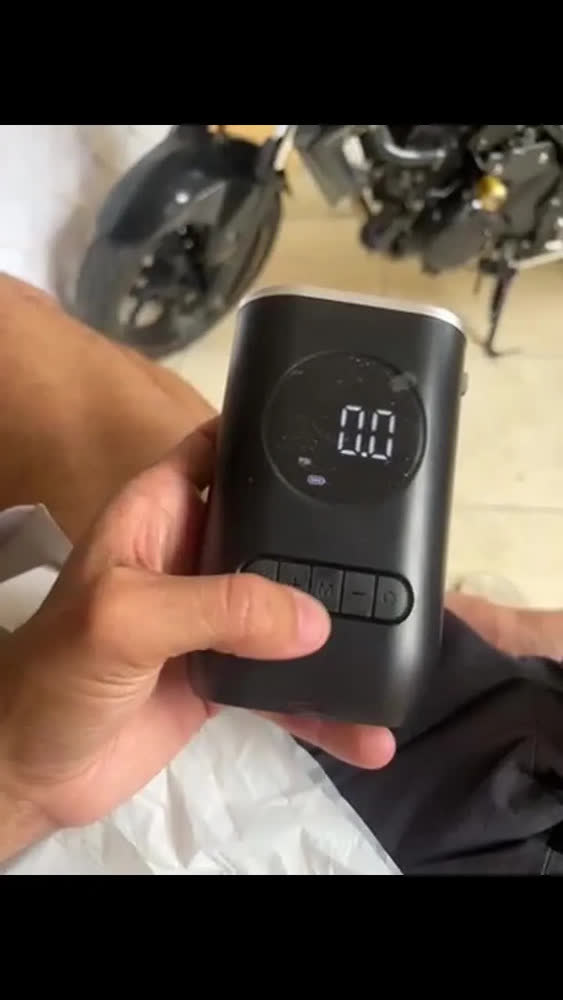 foto de Mini Compressor De Ar Portátil Carro Moto Bicicleta Preto Monofásica