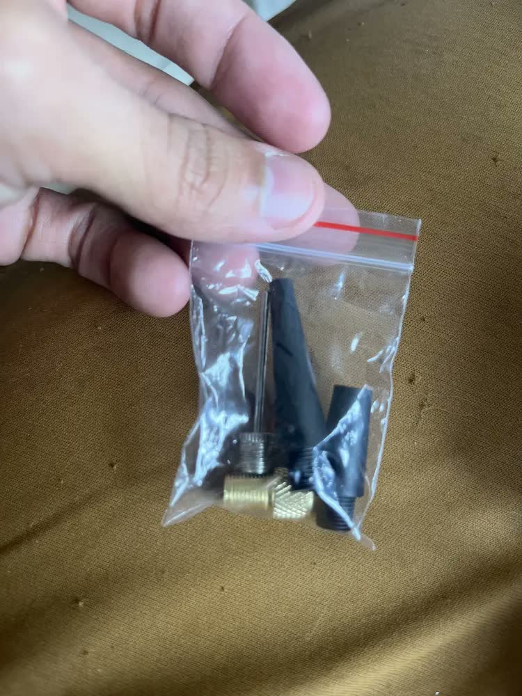 foto de Mini Compressor De Ar Portátil Carro Moto Bicicleta Preto Monofásica