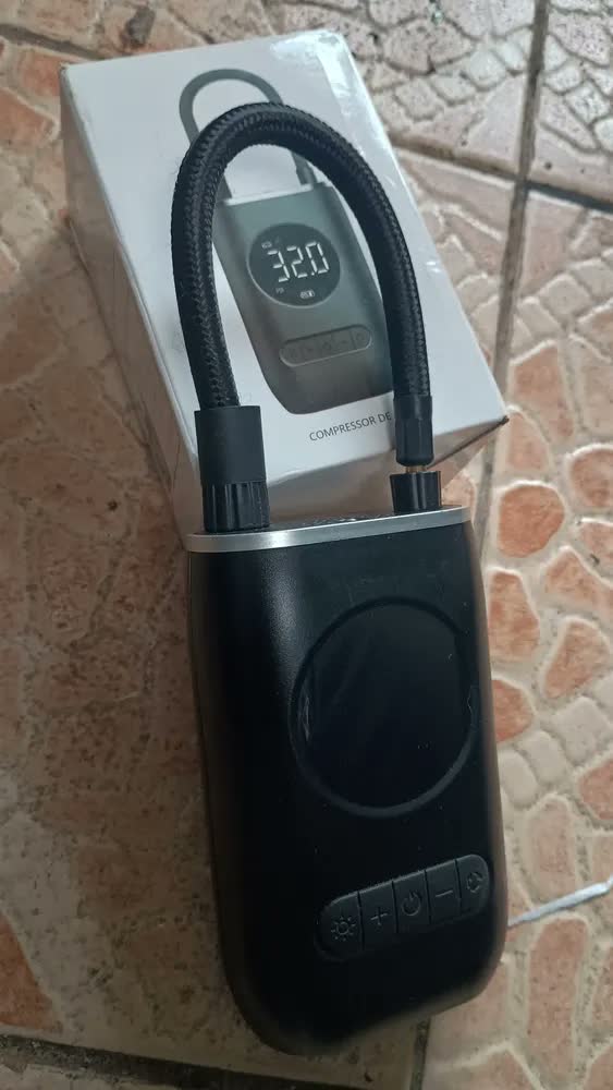 foto de Mini Compressor De Ar Portátil Carro Moto Bicicleta Preto Monofásica
