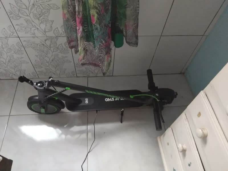 foto de GM5 P1 Max Patinete Elétrico Adulto, 400W Scooter Elétrica, Autonomia 28km, Bateria 10.4Ah, Velocidade Máx 25km/h, Pneu 10 Inch, App Bluetooth, Freio a Disco, Carga 120kg, Bolsa De Brinde