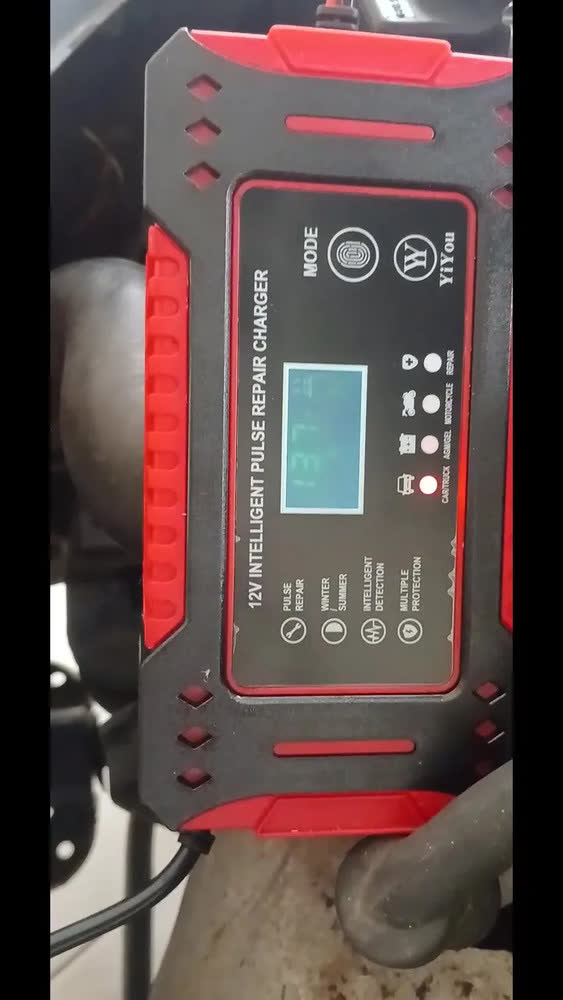 foto de Carregador Inteligente de Bateria Automotiva 12V e 6A Bivolt, para Carro e Moto Clickstock