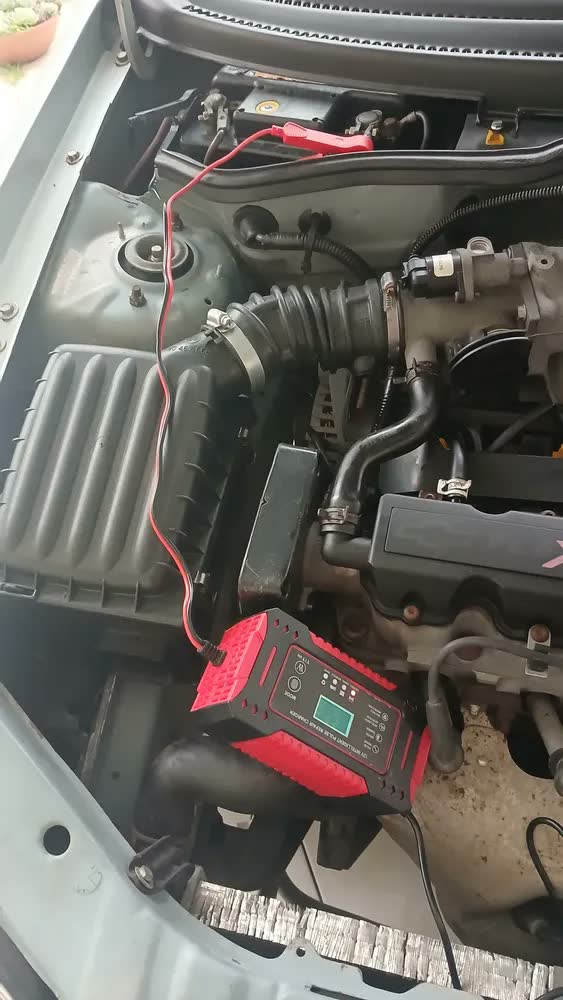 foto de Carregador Inteligente de Bateria Automotiva 12V e 6A Bivolt, para Carro e Moto Clickstock