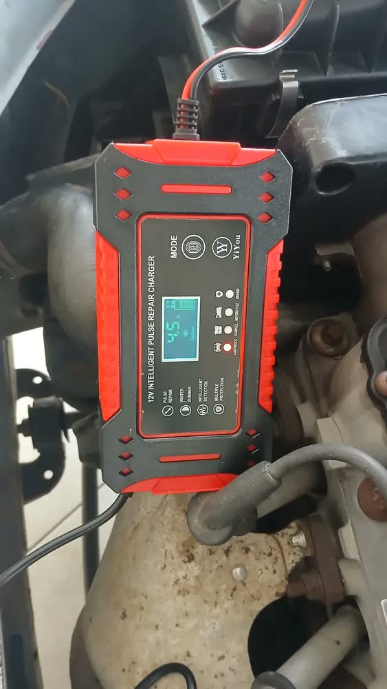 foto de Carregador Inteligente de Bateria Automotiva 12V e 6A Bivolt, para Carro e Moto Clickstock