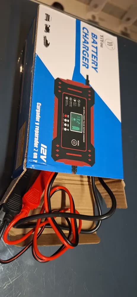 foto de Carregador Inteligente de Bateria Automotiva 12V e 6A Bivolt, para Carro e Moto Clickstock