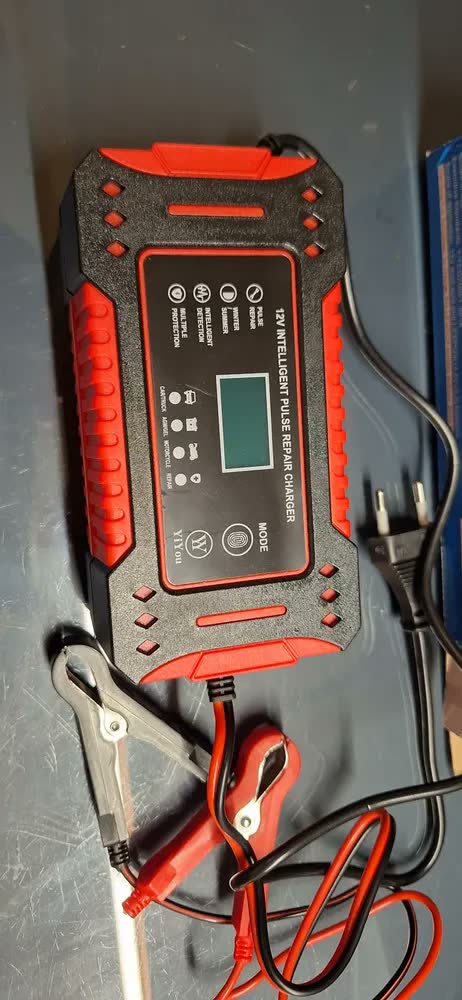foto de Carregador Inteligente de Bateria Automotiva 12V e 6A Bivolt, para Carro e Moto Clickstock