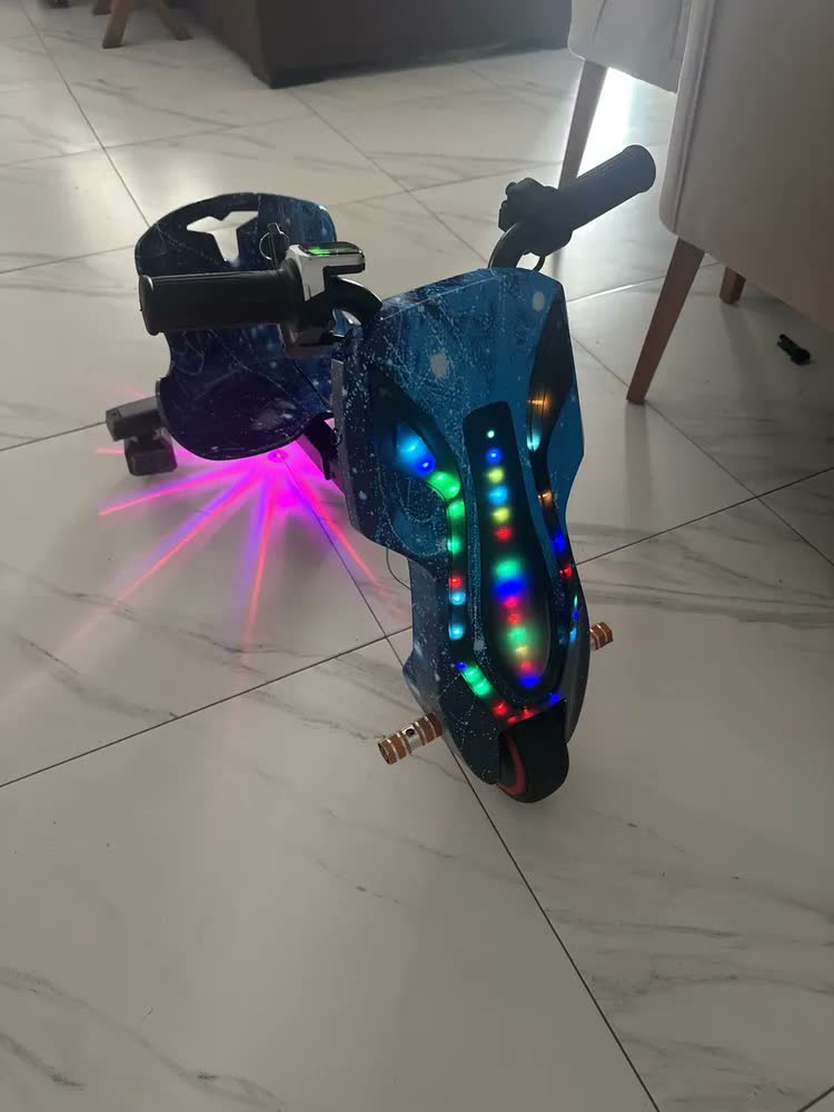 foto de Triciclo Elétrico Drift Rmira de 250W com LED, Bluetooth e Kit Proteção