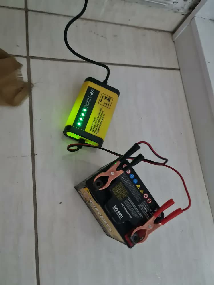 foto de Carregador Bateria Automotivo 12v Até 300 Amperes, Carga Lenta 2a, Inteligente, Portátil, Carro, Moto, Caminhão, Jet Sky, Empilhadeira, Bivolt 110/220v - Good Vision
