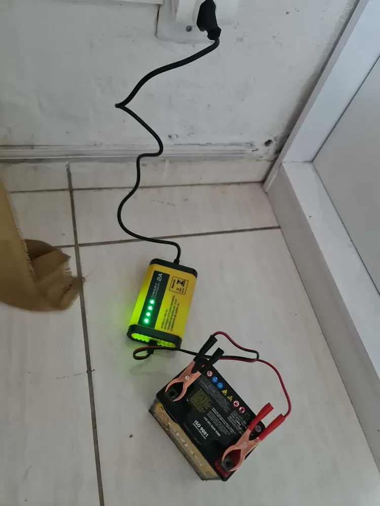 foto de Carregador Bateria Automotivo 12v Até 300 Amperes, Carga Lenta 2a, Inteligente, Portátil, Carro, Moto, Caminhão, Jet Sky, Empilhadeira, Bivolt 110/220v - Good Vision