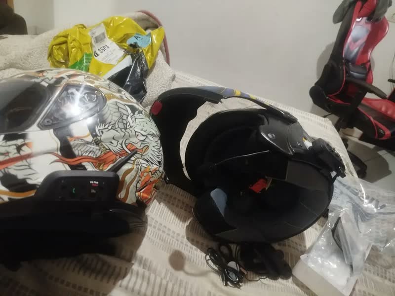 foto de Par Intercomunicador V6 Plus Para Capacete Moto 1200m Sem Fio Fone De Ouvido Bluetooth Suporta 6 Riders