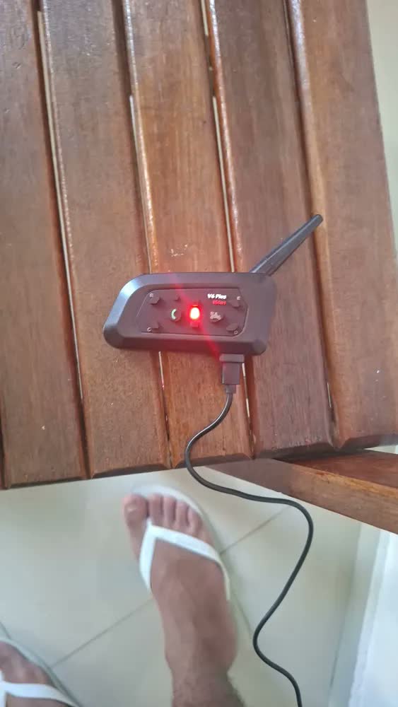 foto de Intercomunicador V6 Plus Para Capacete Moto 1200m Bluetooth Sem Fio À Prova D'água