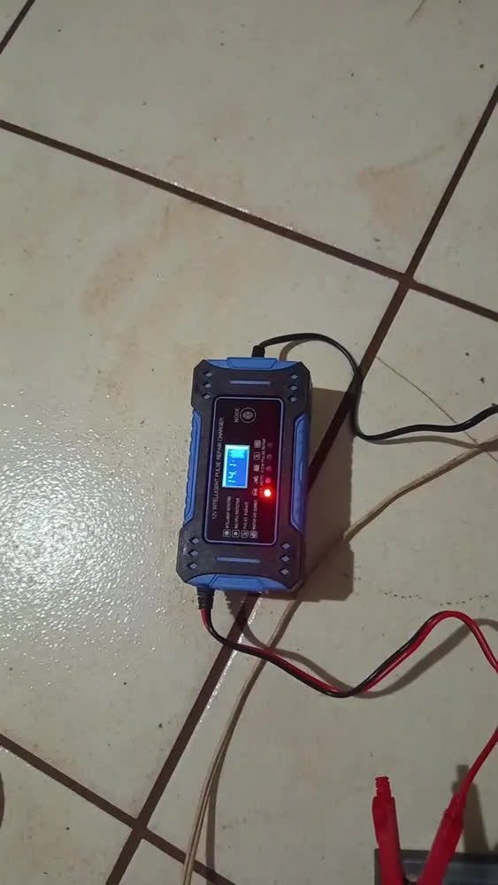 foto de Carregador Inteligente de Bateria Automotiva 12V 6A Portátil Bivolt 110/220V para Carro, Moto, Moto Aquática e Veículos Náuticos com Proteção