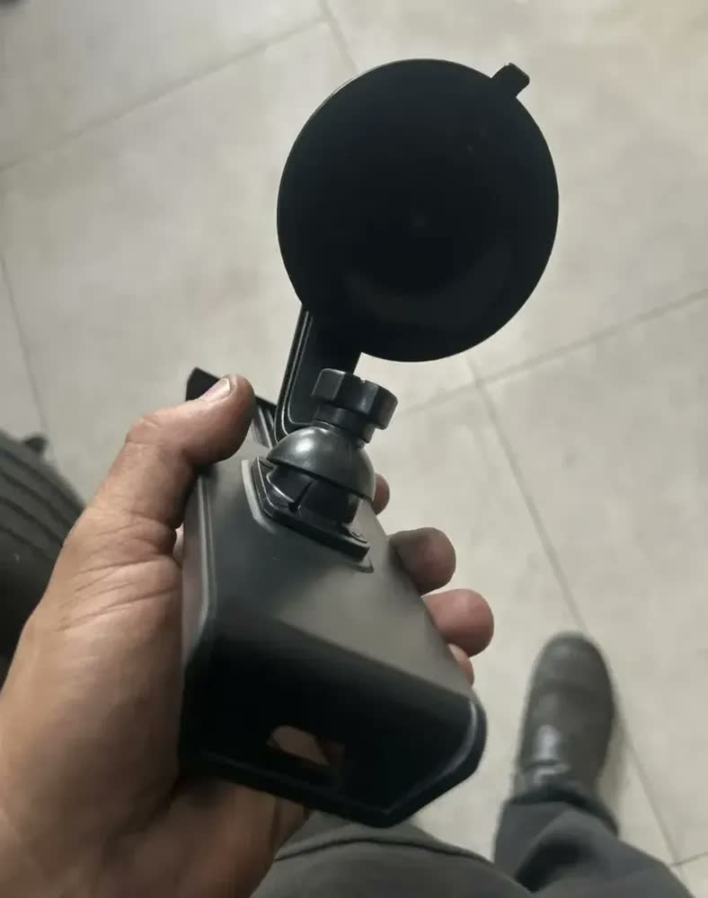 foto de Suporte Veicular Carro Tablet iPad Tela 7 A 11 P' Ventosa Gps Apoio Veículo Localização