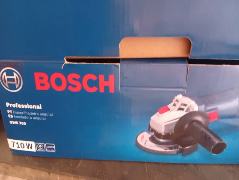 foto de Esmerilhadeira Lixadeira Angular Profissional Bosch Gws700 710w + Jogo De Soquetes 40 Peças Discos E Acessórios
