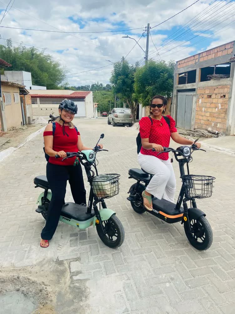 foto de Bicicleta Elétrica Yoo Mobility Y-200 350w Farol Led Scooter Cor Vermelho