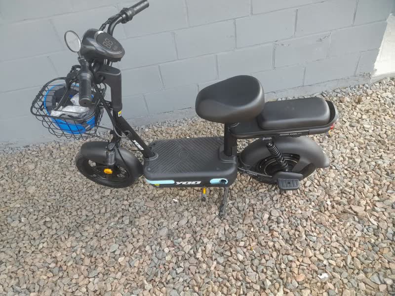 foto de Bicicleta Elétrica Yoo Mobility Y-200 350w Farol Led Scooter Cor Vermelho