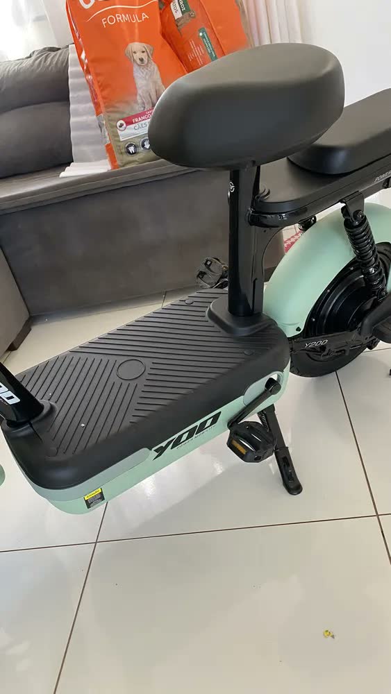 foto de Bicicleta Elétrica Yoo Mobility Y-200 350w Farol Led Scooter Cor Vermelho