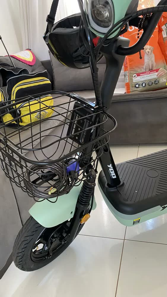 foto de Bicicleta Elétrica Yoo Mobility Y-200 350w Farol Led Scooter Cor Vermelho