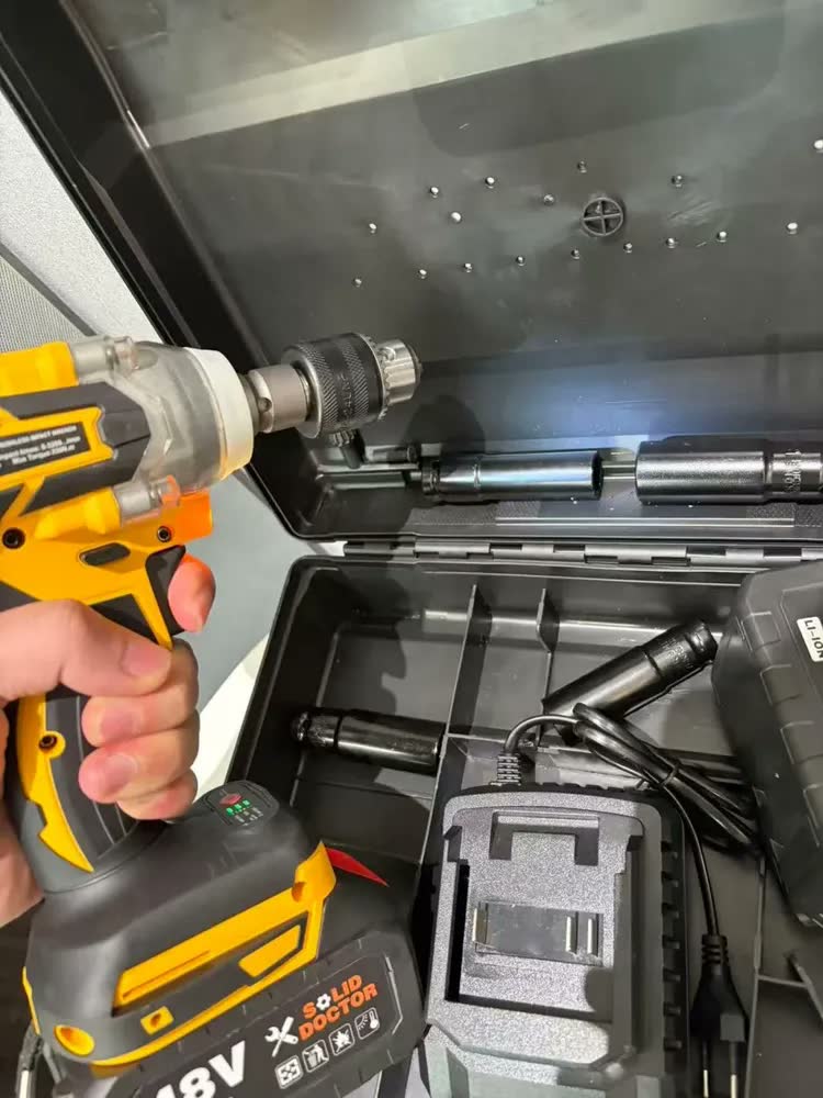 foto de Chave de impacto sem escova 48V 2 em 1 com adaptador, duas baterias e acessórios para caixa de ferramentas incluídos