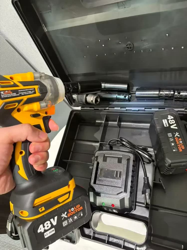 foto de Chave de impacto sem escova 48V 2 em 1 com adaptador, duas baterias e acessórios para caixa de ferramentas incluídos