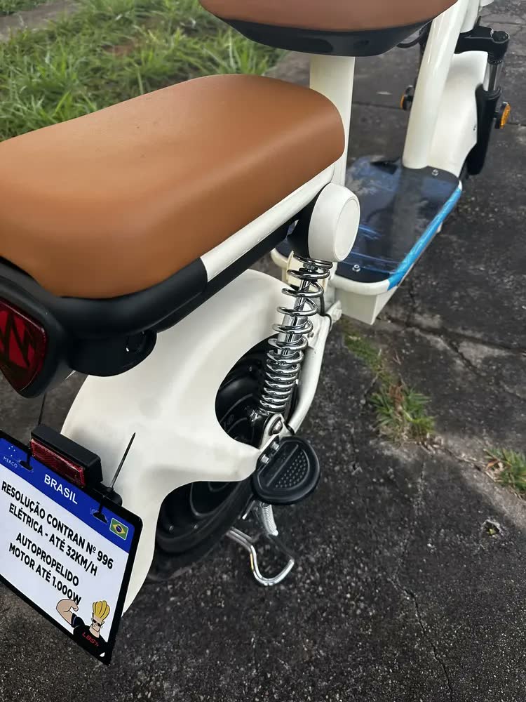 foto de Bicicleta elétrica adulto motor 1200W, autonomia 90-100km bateria lítio, NFC duplo, freios a tambor e amortecedores de mola dianteiro/traseiro, retrovisor, banco traseiro, excelente para subir ladeira