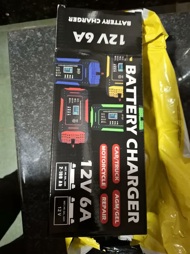 foto de aweshine Carregador inteligente de bateria automotivo 12V portátil, para carro, moto, caminhão e bateria estacionária verde