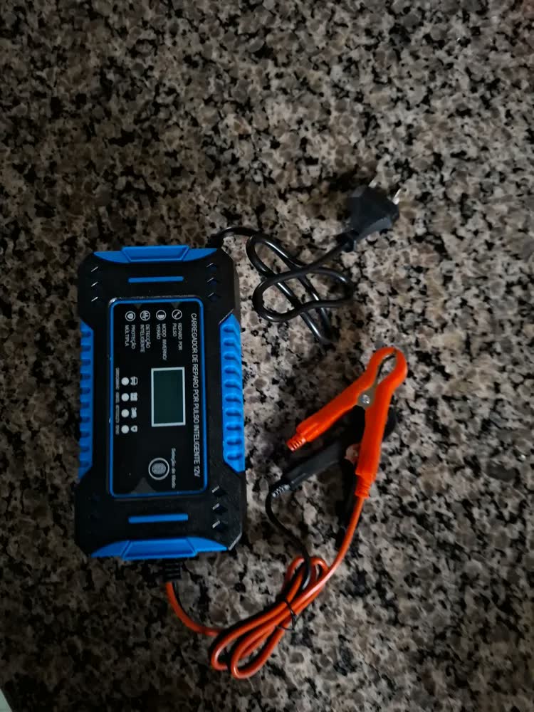 foto de aweshine Carregador inteligente de bateria automotivo 12V portátil, para carro, moto, caminhão e bateria estacionária verde