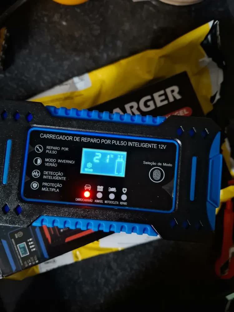 foto de aweshine Carregador inteligente de bateria automotivo 12V portátil, para carro, moto, caminhão e bateria estacionária verde